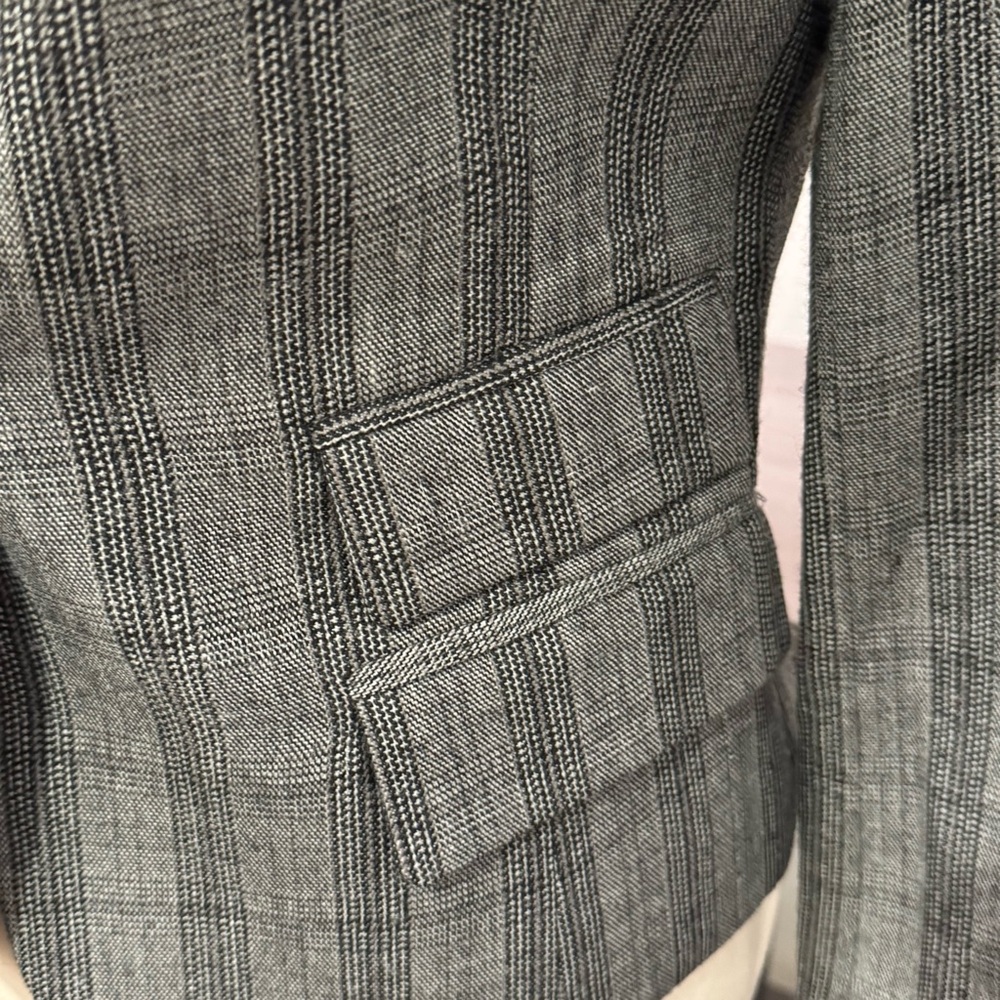 Peacebird Collection Tailored Plaid Wool-Blend Blazer – Size M - Picture 3 of 12